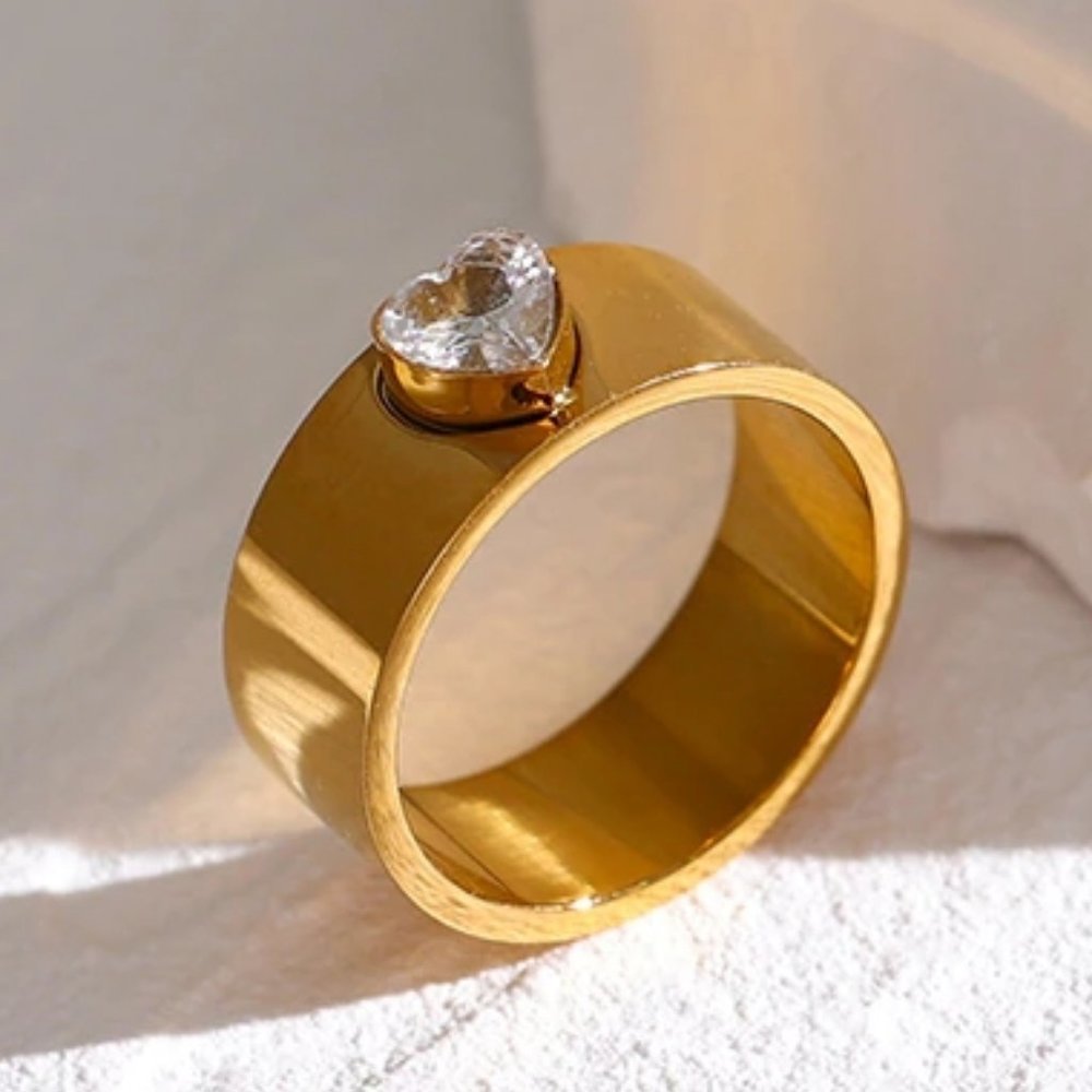 New 18K Gold Plated Solitaire Diamond Heart Ring - Picture 1 of 11